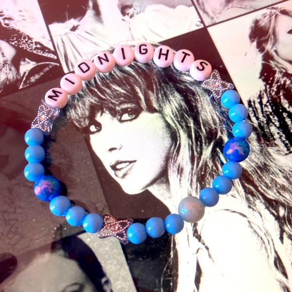 Taylor Swift Eras Tour Friendship Bracelet - Picture 1 of 4